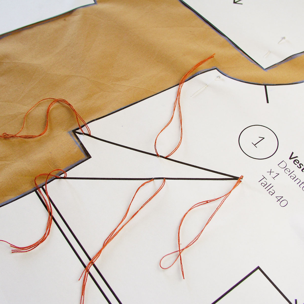 Marcar y cortar un patrón Betsy Costura