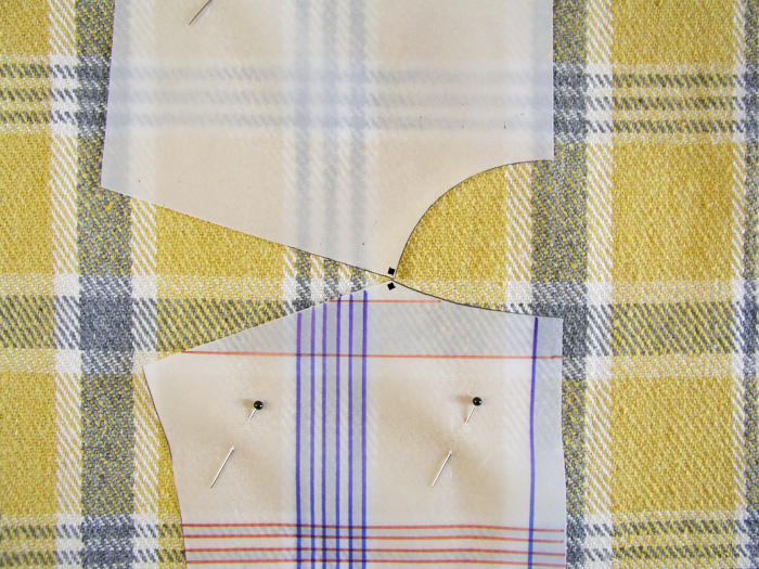 Cortar tejido de cuadros | Betsy Costura