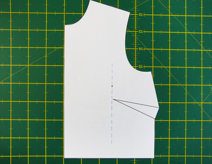 Dibujar una línea vertical paralela al centro delantero | Betsy Costura